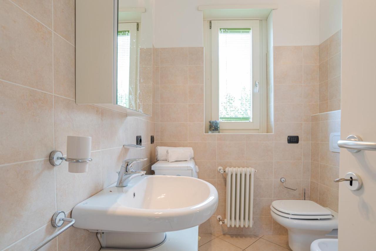 Lake Como Apartment With Balcony And Private Parking オッスッチョ エクステリア 写真