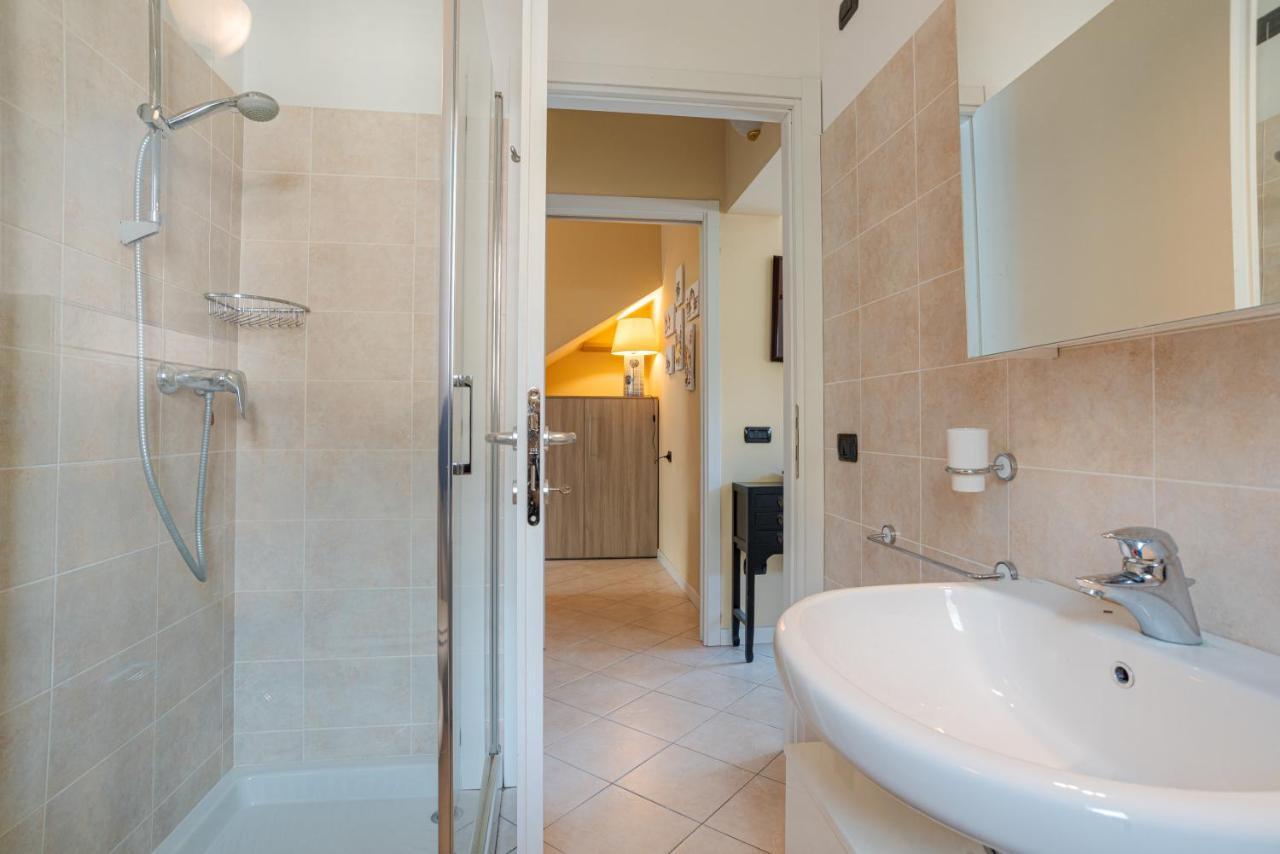 Lake Como Apartment With Balcony And Private Parking オッスッチョ エクステリア 写真
